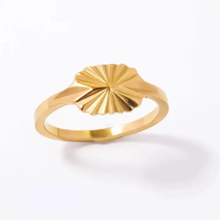 Chloé Golden Signet